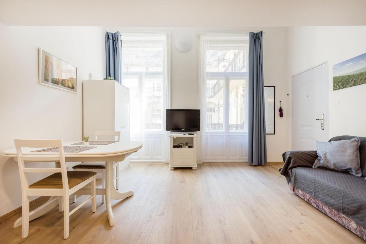 V12 Apartments Будапеща Екстериор снимка